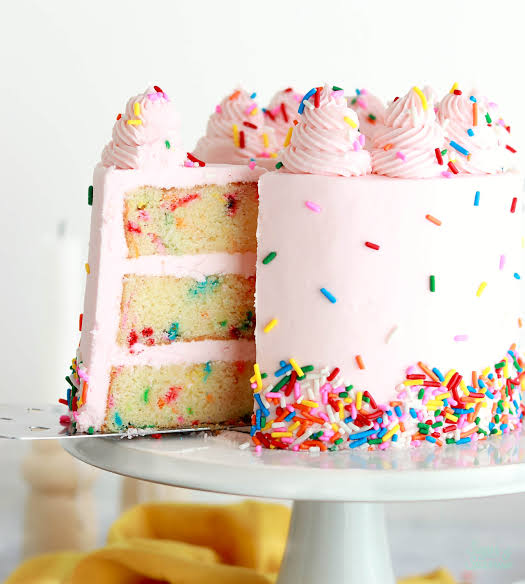 Easy Funfetti Cake Recipe for a Colorful Birthday Dessert
